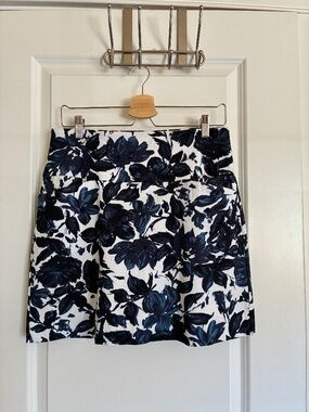 Above the Knee Floral Blue and White Skirt (Size M)